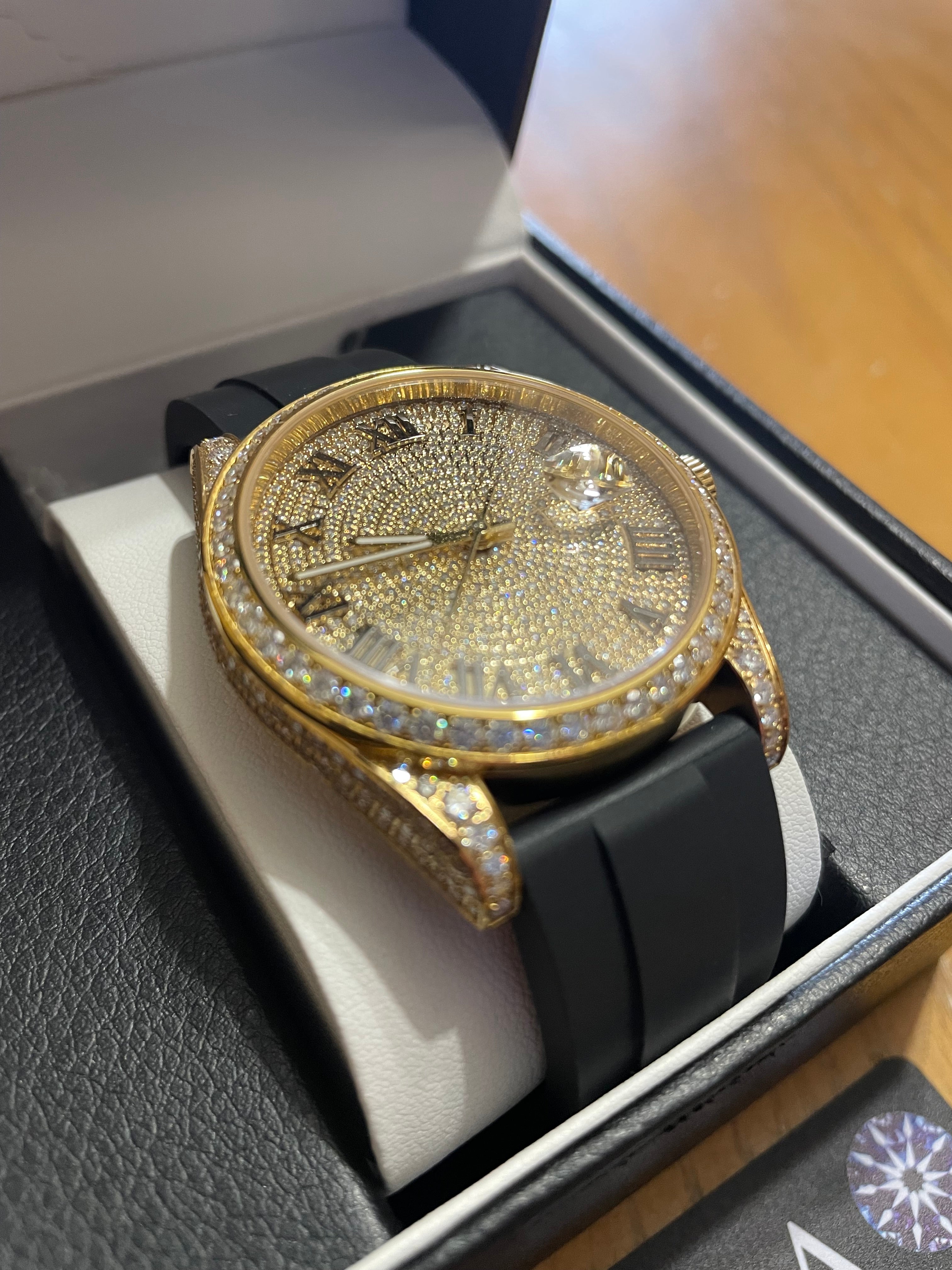 😍 VVS1 Unisex One Size Fits All Moissanite Watch 😍